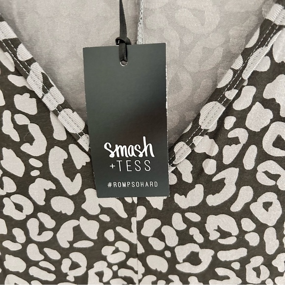 ✨Brand New✨ Smash + Tess Jumpsuit - Small - Picture 5 of 6